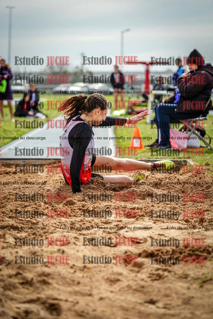 Fotos del salto en largo de mujeres - todas las categorías (incluye combinadas)