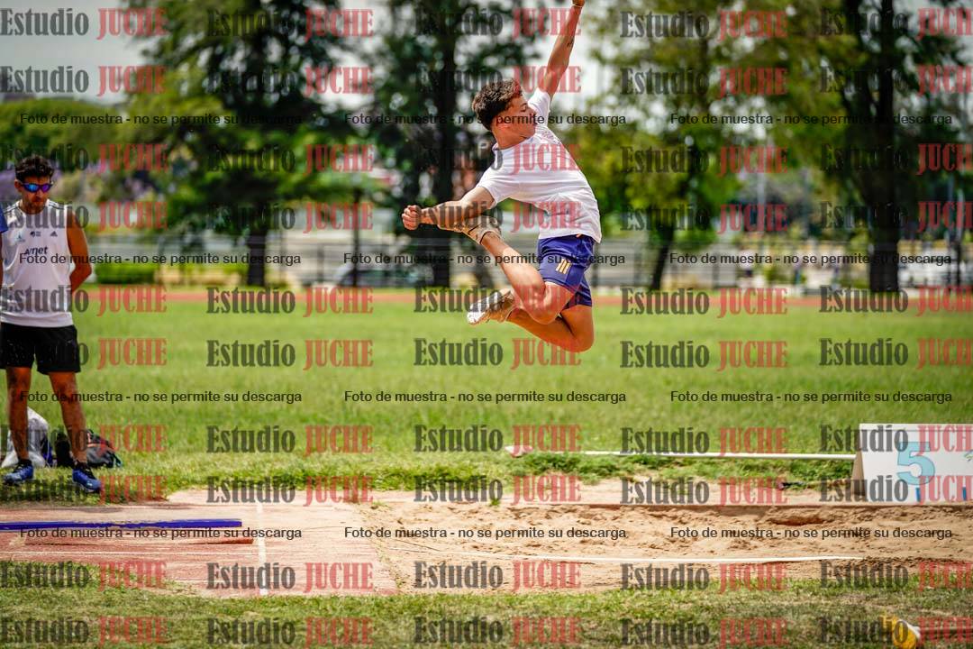 Fotos del salto en largo de varones