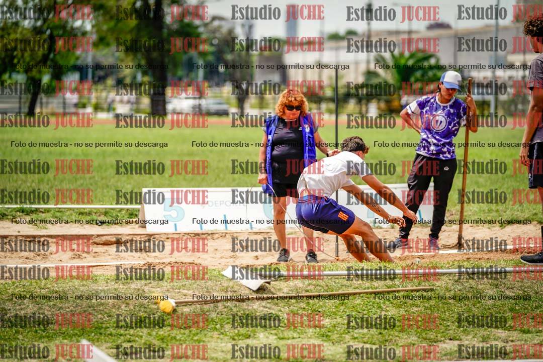 Fotos del salto en largo de varones