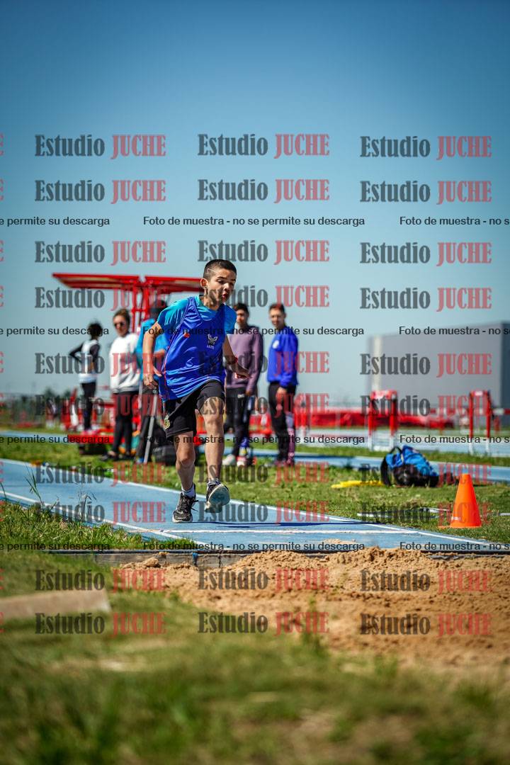 Fotos del salto en largo de varones - U12