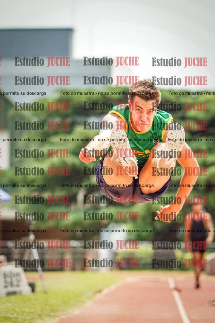 Fotos del salto en largo de varones