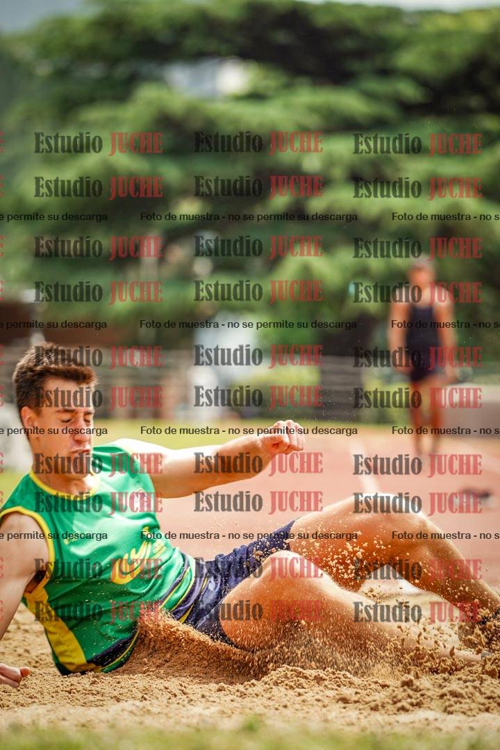 Fotos del salto en largo de varones