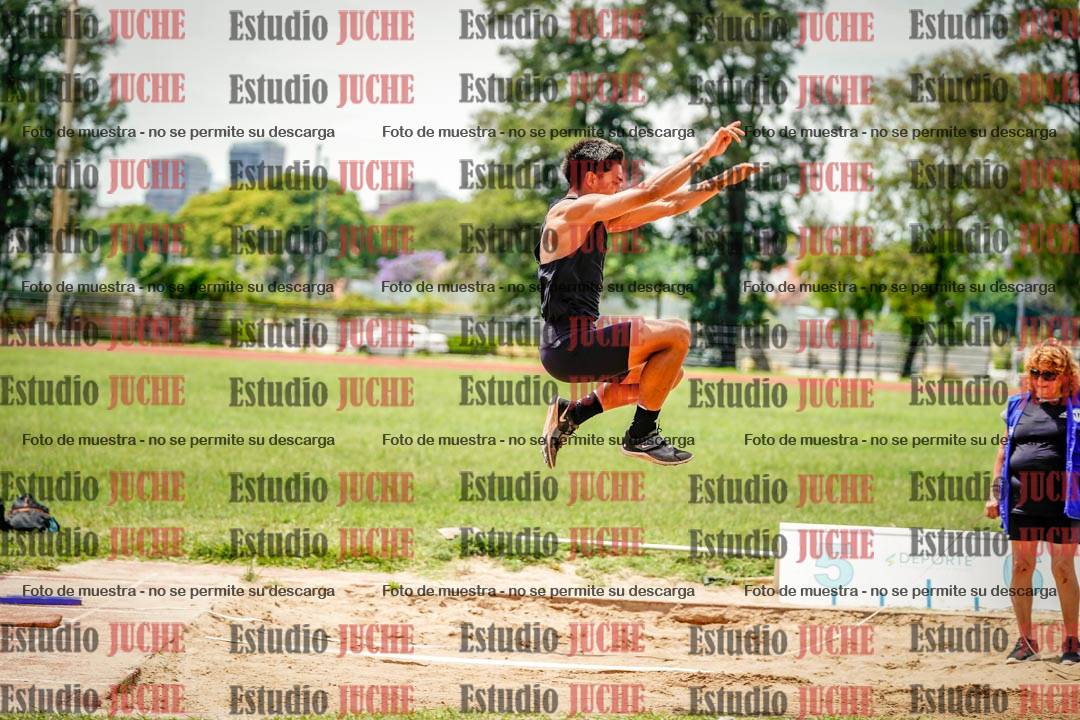 Fotos del salto en largo de varones