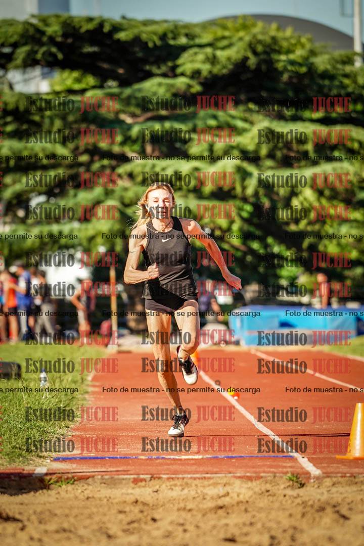 Fotos del salto en largo de mujeres