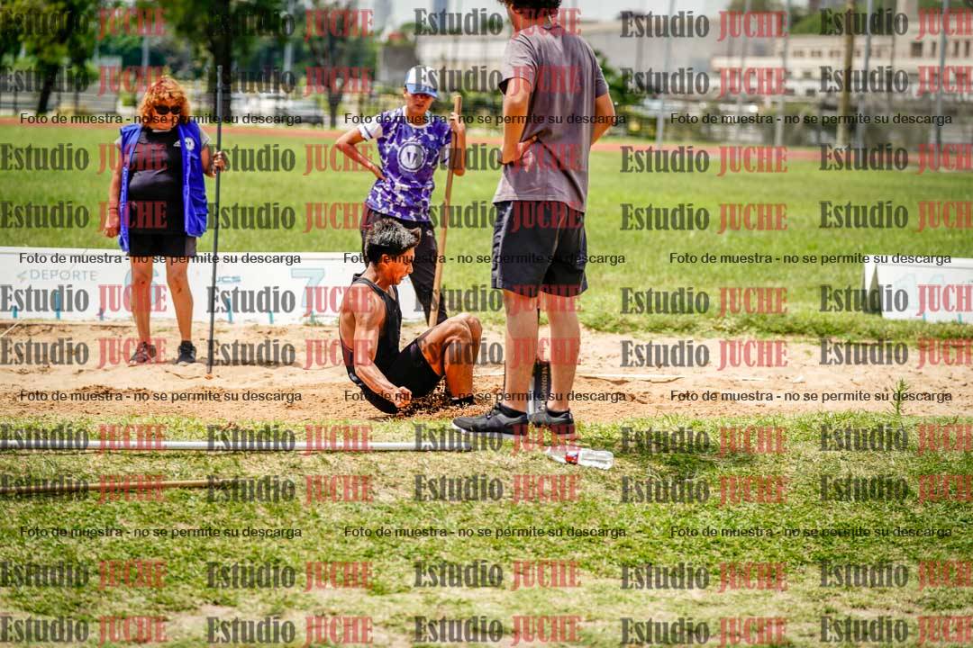Fotos del salto en largo de varones