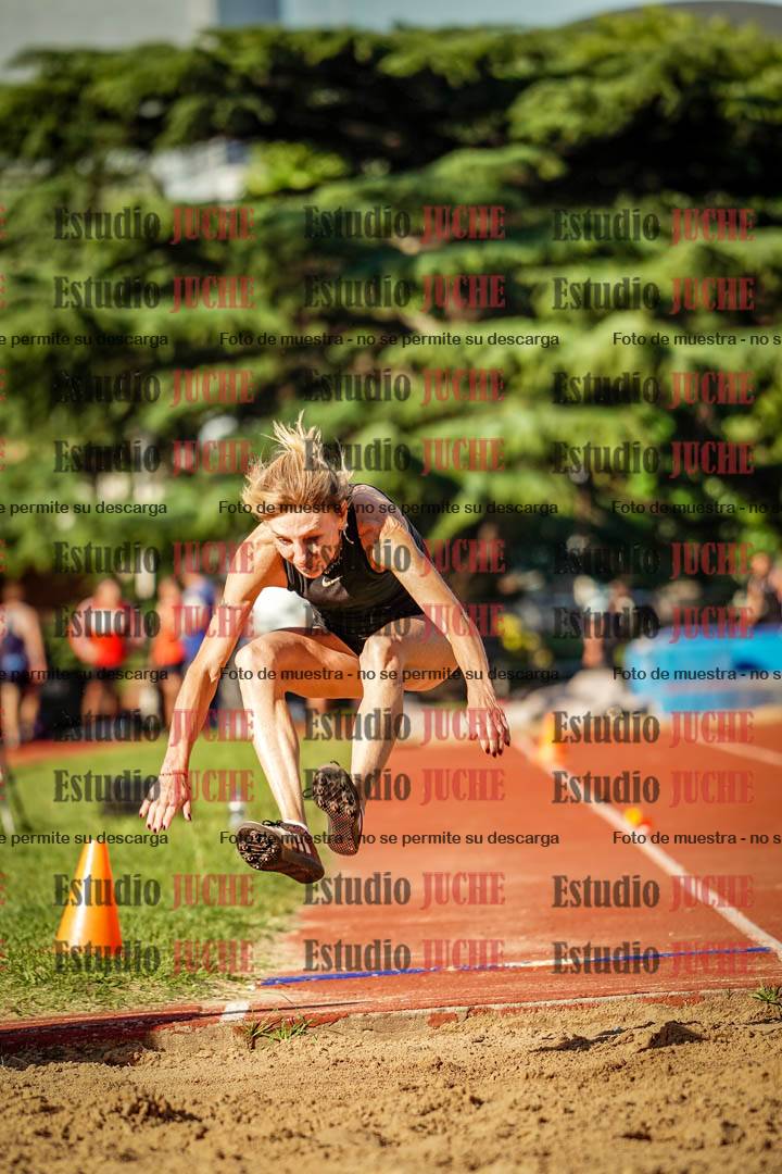 Fotos del salto en largo de mujeres