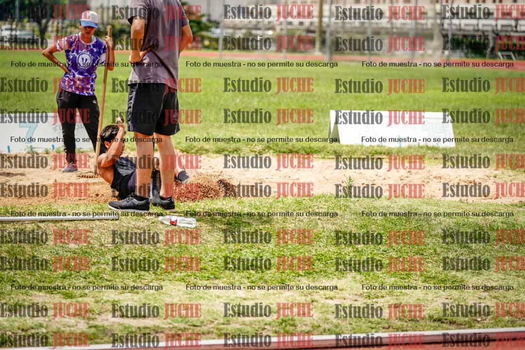 Fotos del salto en largo de varones