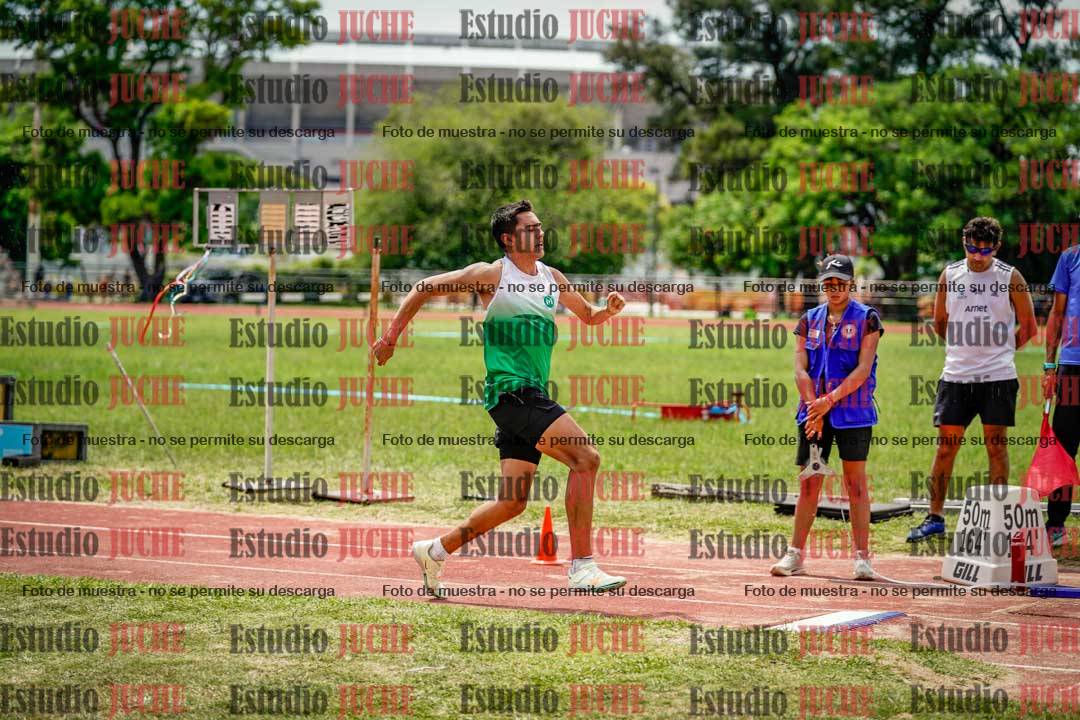 Fotos del salto en largo de varones