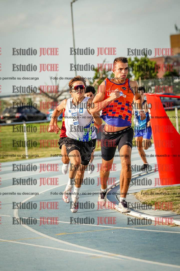 Fotos de los 800 m llanos de varones