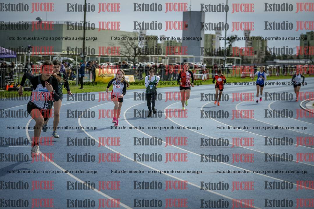 Fotos de los 800 m llanos de mujeres - U14