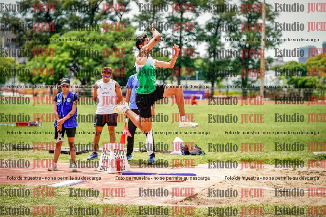 Fotos del salto en largo de varones