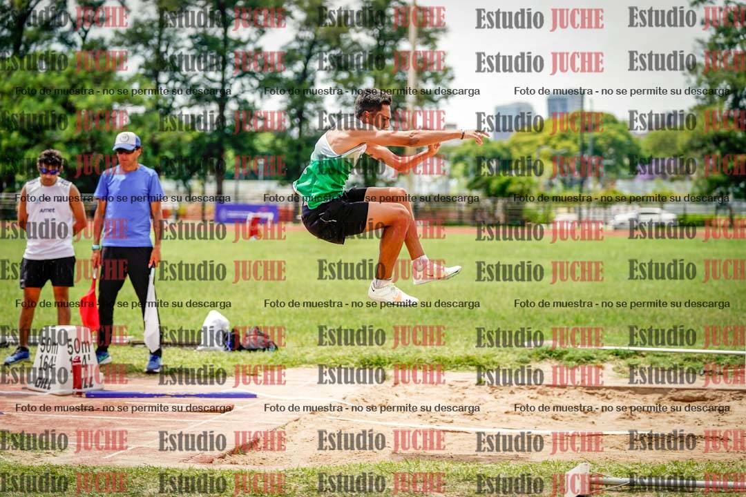 Fotos del salto en largo de varones
