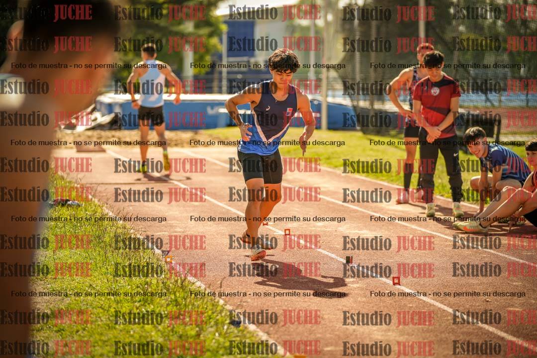 Fotos del salto en largo de varones