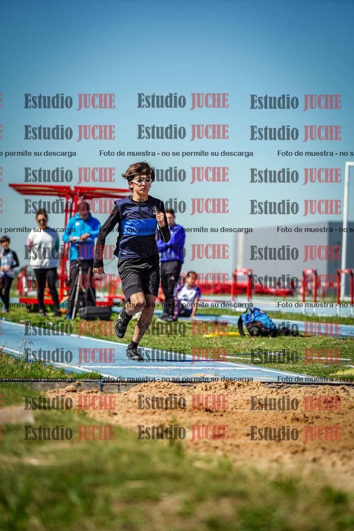 Fotos del salto en largo de varones - U12