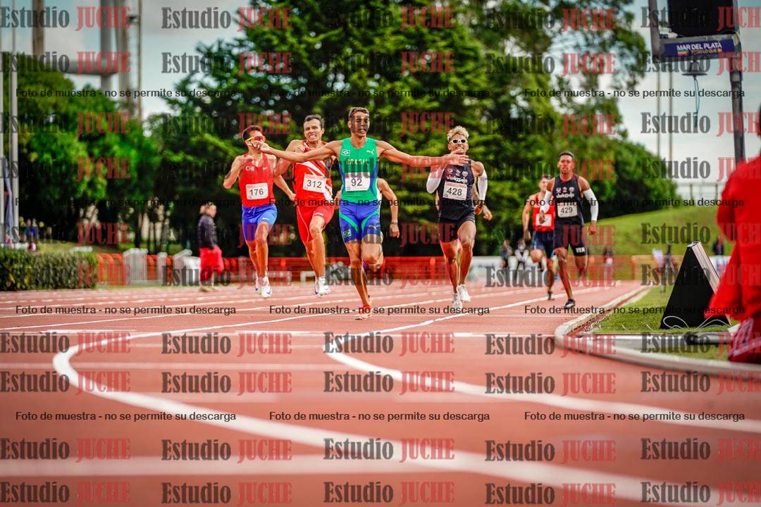 Fotos de los 800 m llanos de varones - FINAL