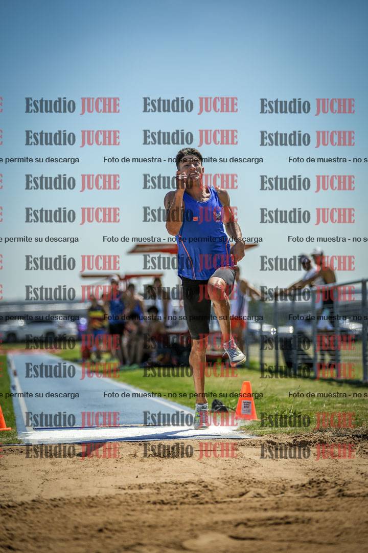 Fotos del salto en largo de varones - mayores
