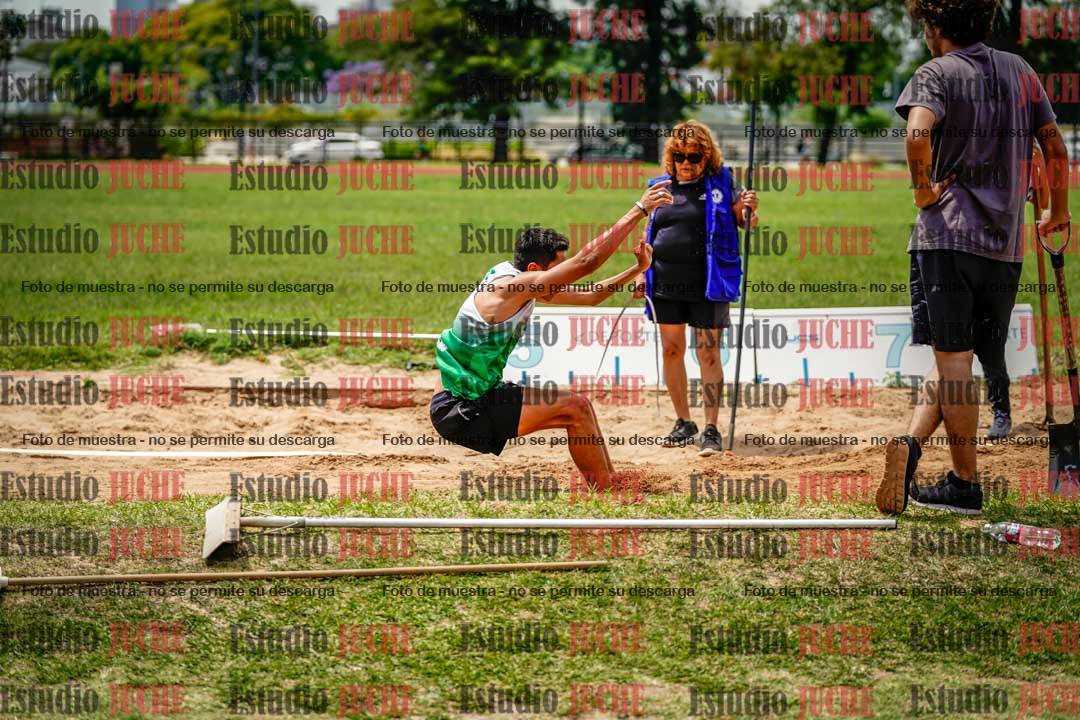 Fotos del salto en largo de varones