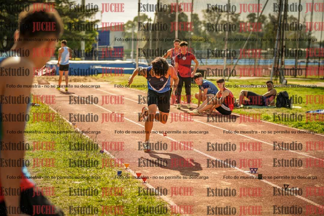 Fotos del salto en largo de varones