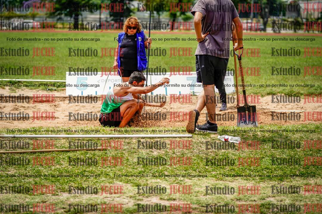 Fotos del salto en largo de varones