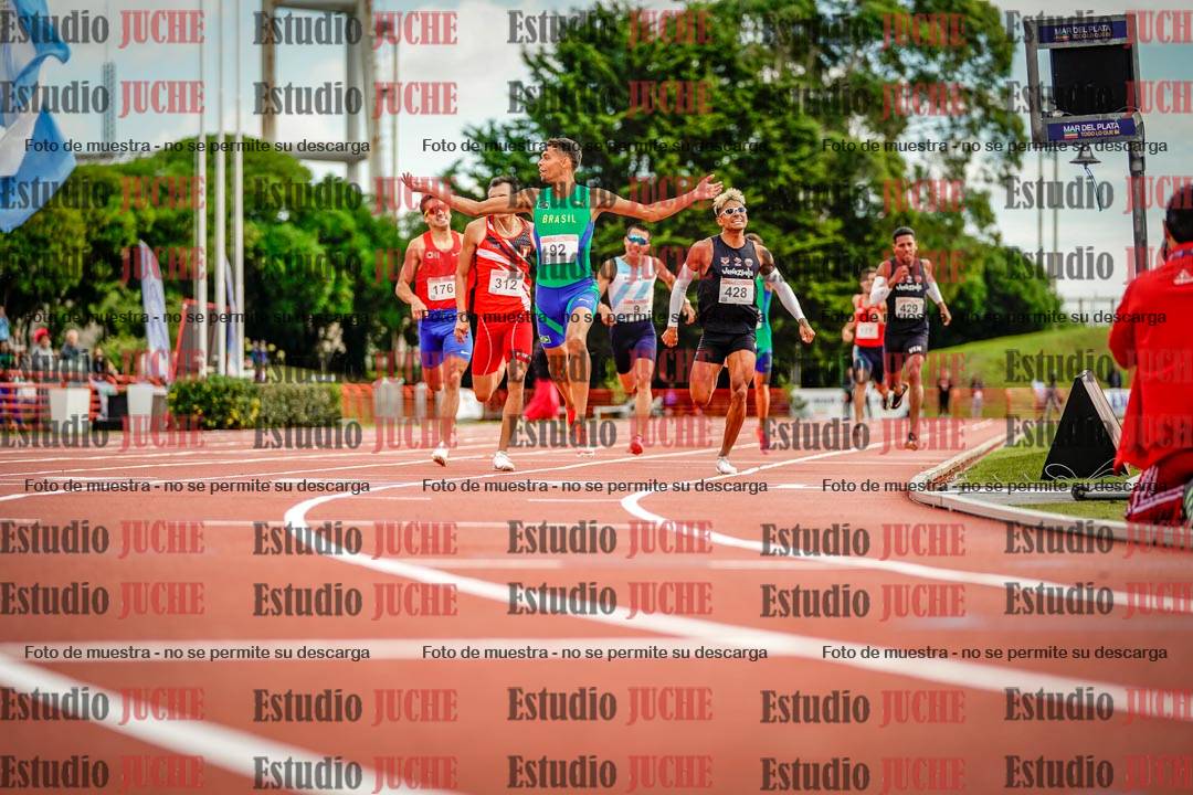 Fotos de los 800 m llanos de varones - FINAL