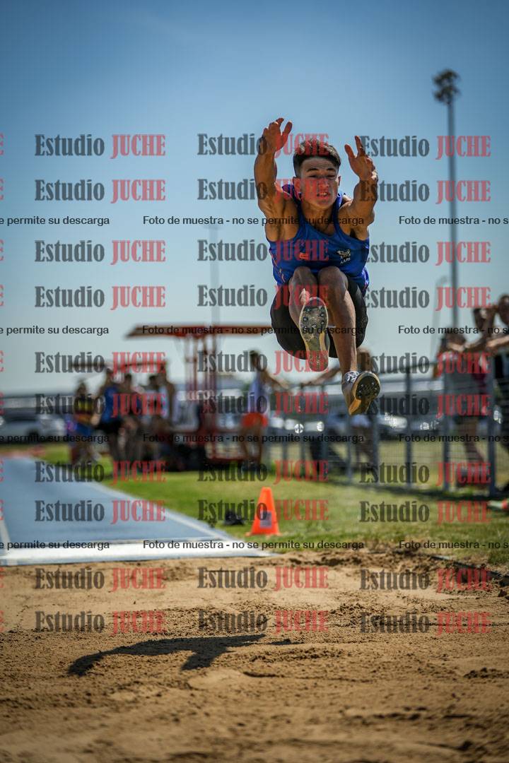Fotos del salto en largo de varones - mayores