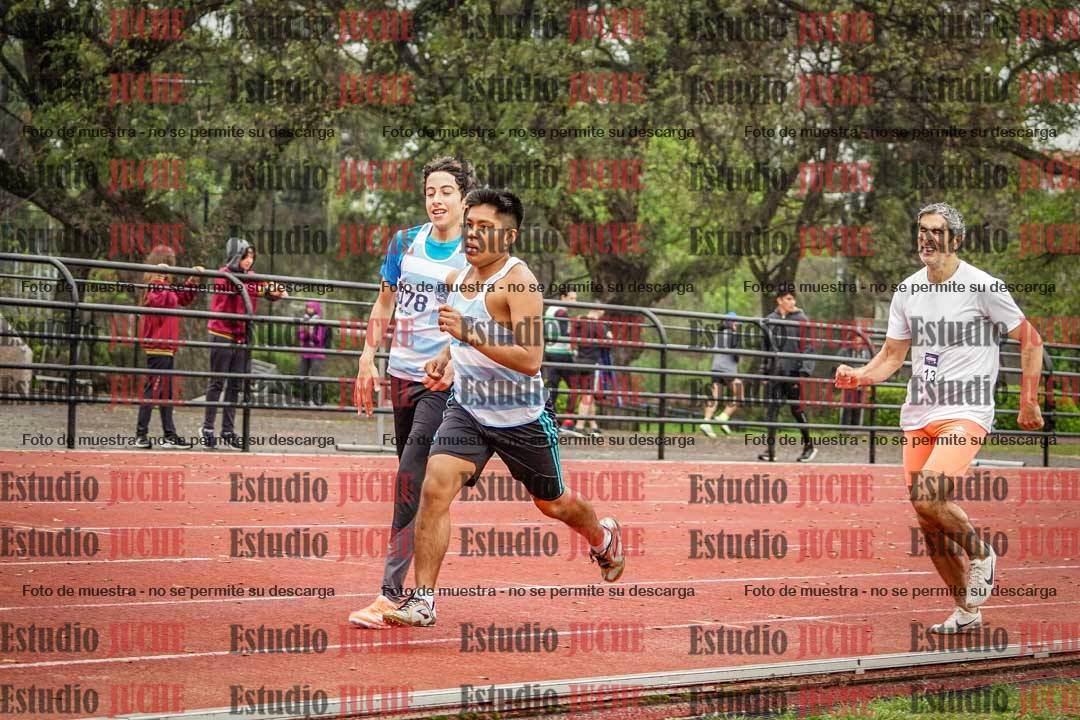 Fotos de los 800 m llanos de varones