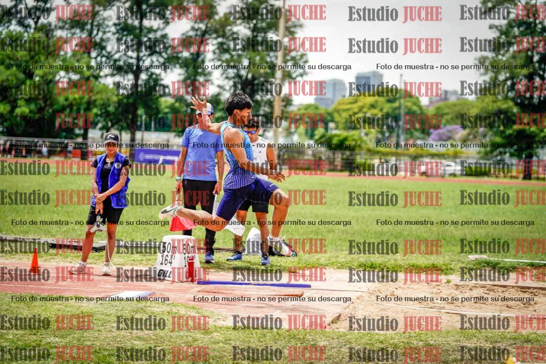 Fotos del salto en largo de varones