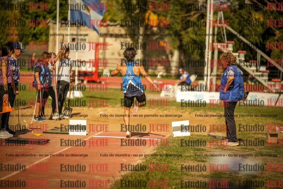 Fotos del salto en largo de varones