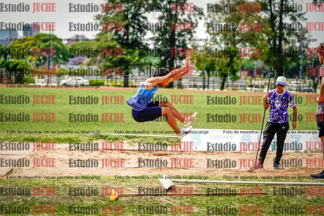 Fotos del salto en largo de varones