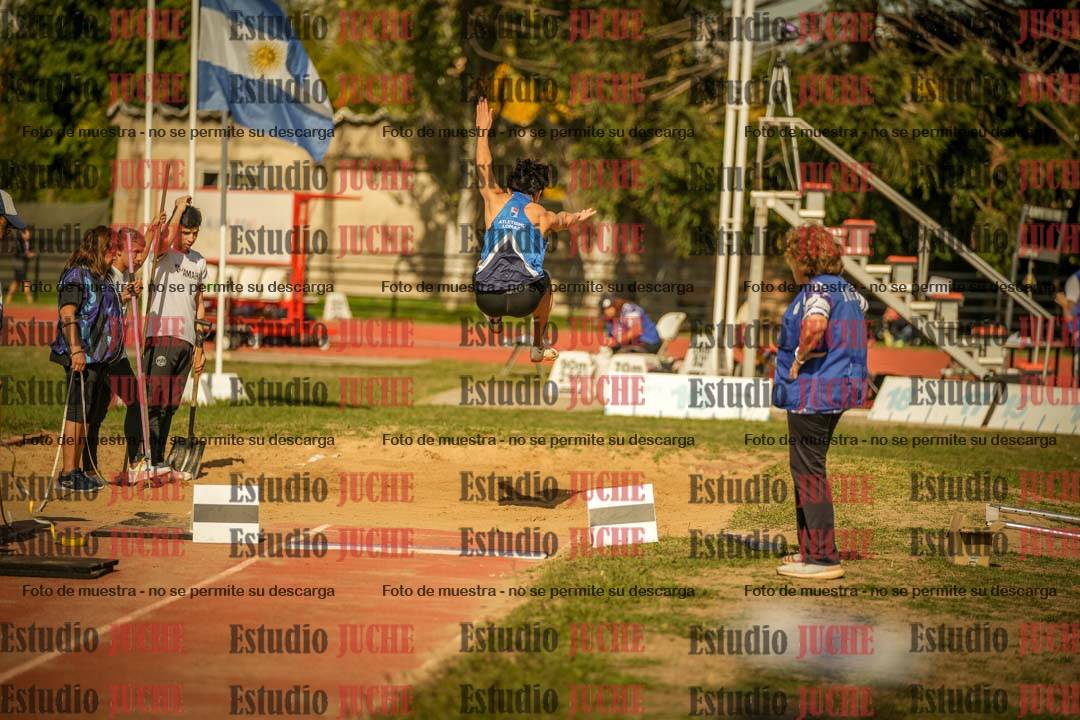 Fotos del salto en largo de varones
