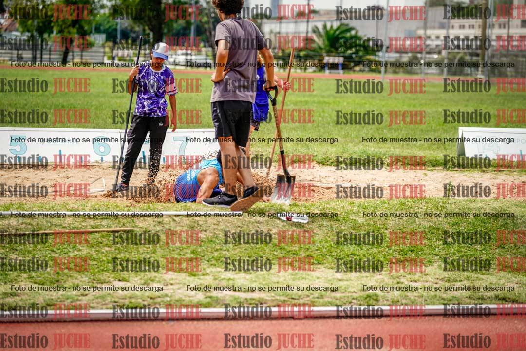 Fotos del salto en largo de varones