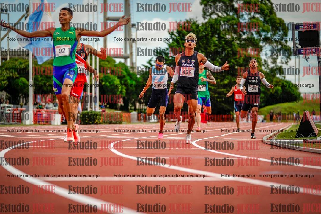 Fotos de los 800 m llanos de varones - FINAL