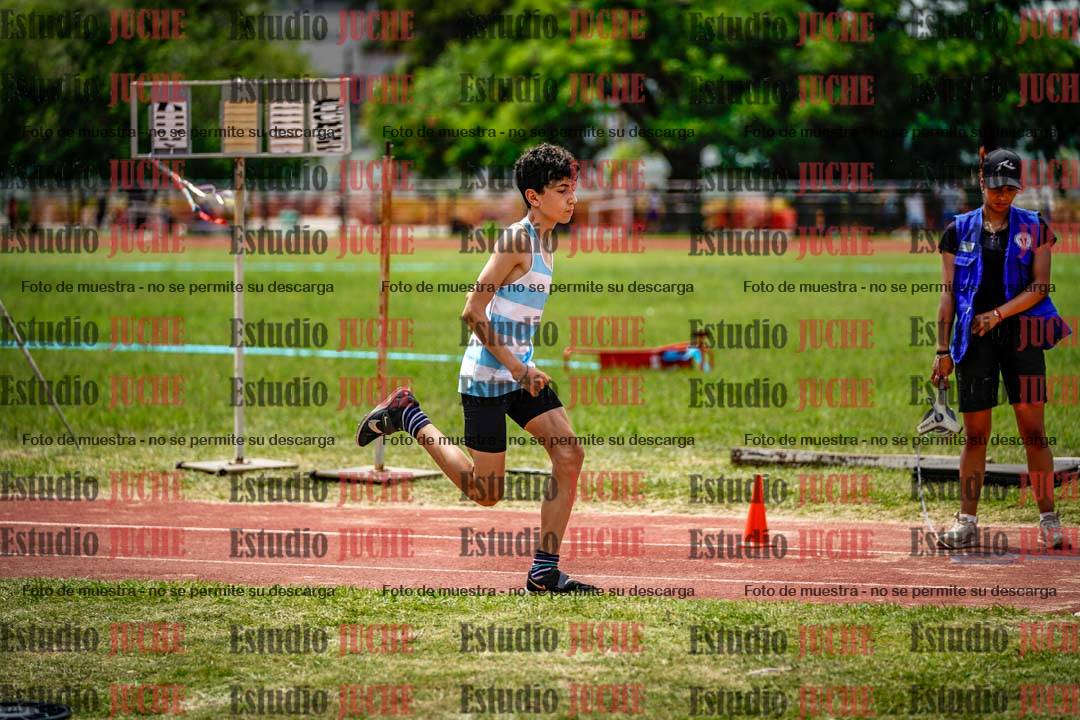 Fotos del salto en largo de varones