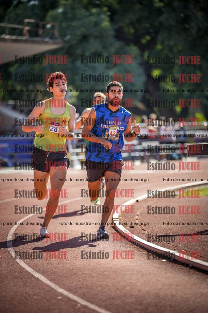 Fotos de los 800 m llanos de varones