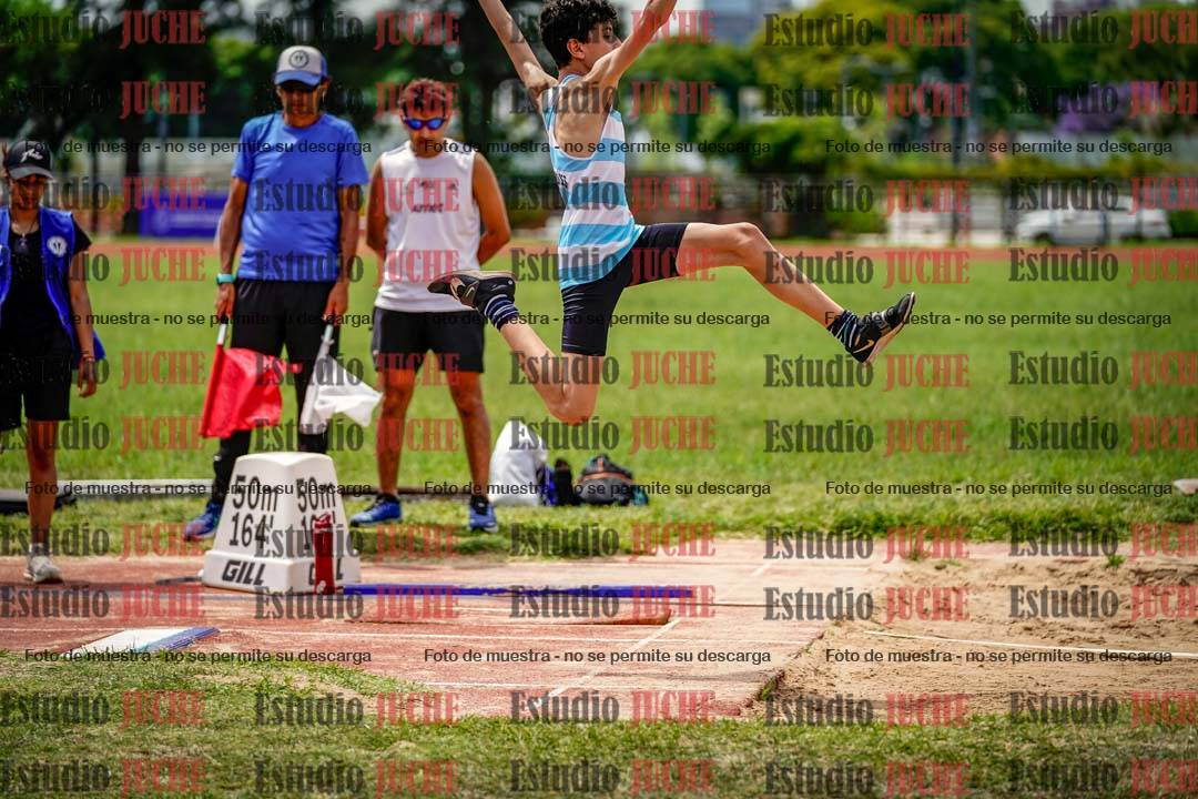 Fotos del salto en largo de varones
