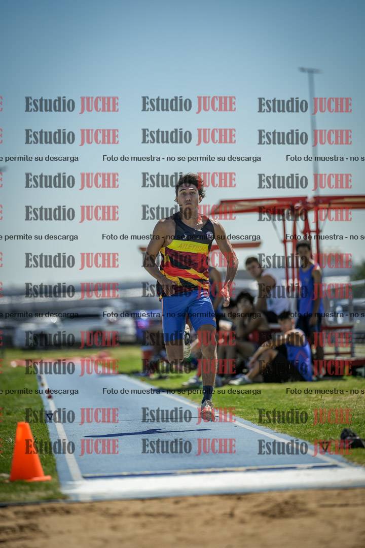 Fotos del salto en largo de varones - mayores