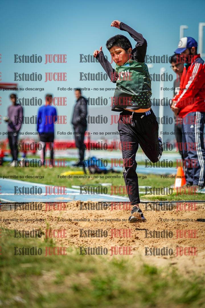Fotos del salto en largo de varones - U12