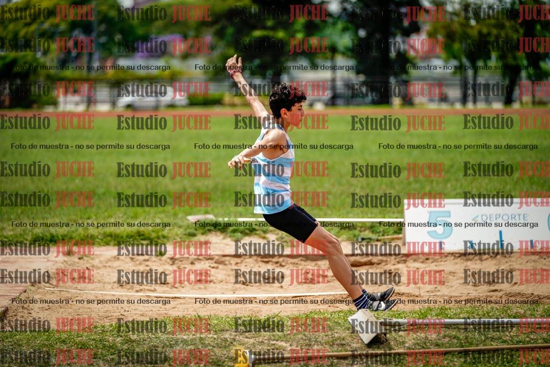Fotos del salto en largo de varones
