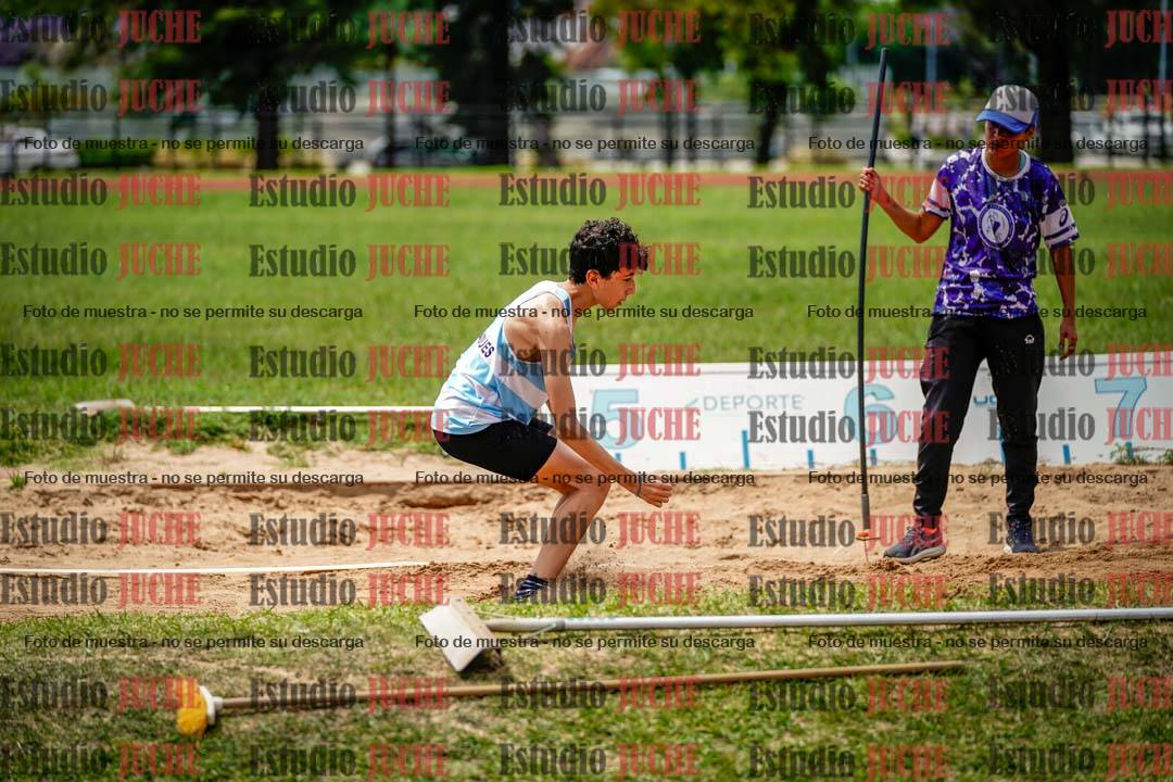 Fotos del salto en largo de varones