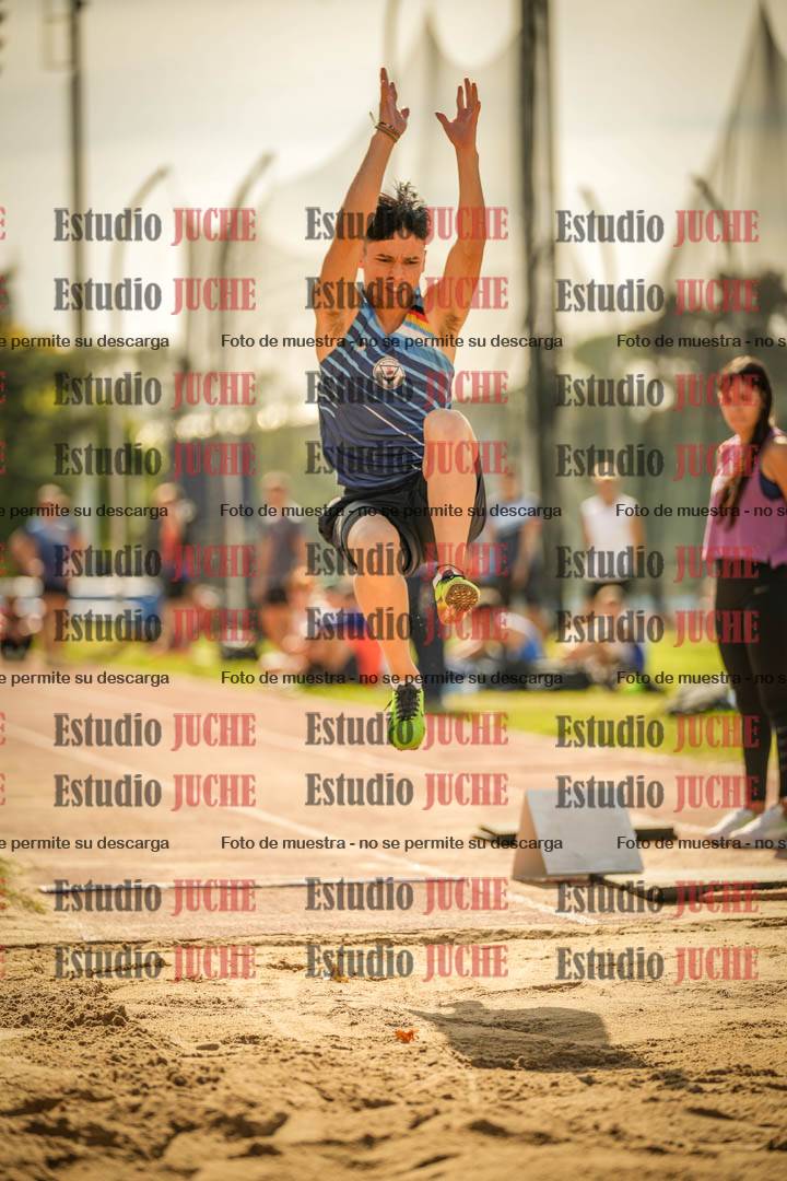 Fotos del salto en largo de varones