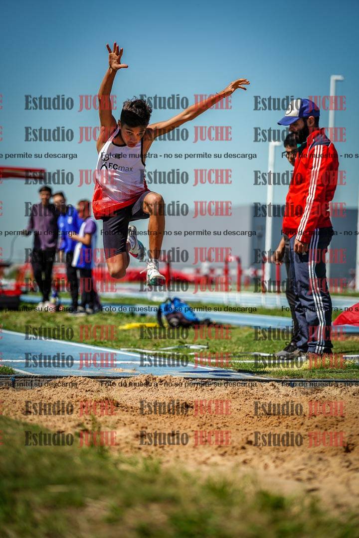 Fotos del salto en largo de varones - U12