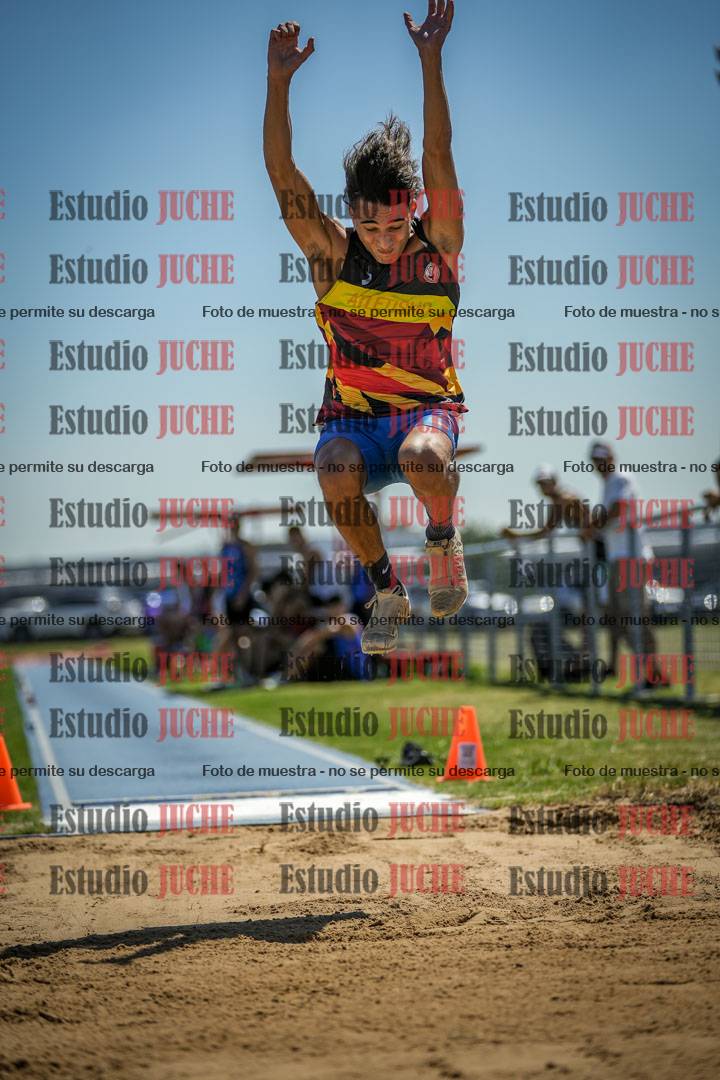 Fotos del salto en largo de varones - mayores