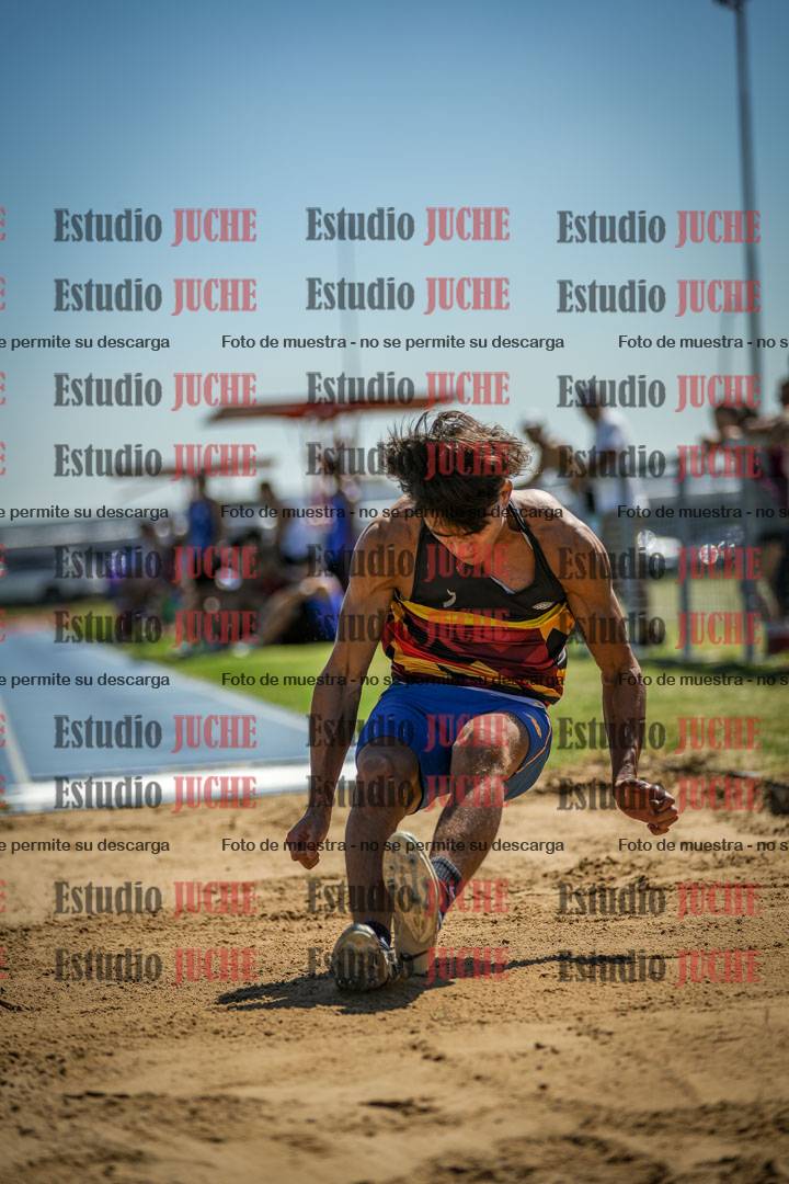 Fotos del salto en largo de varones - mayores