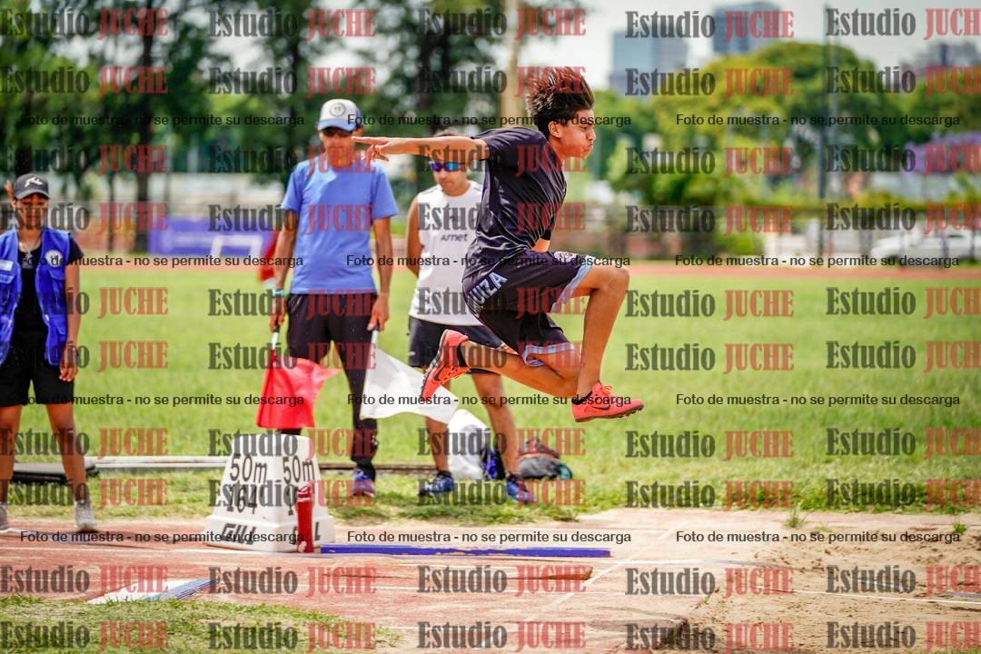 Fotos del salto en largo de varones