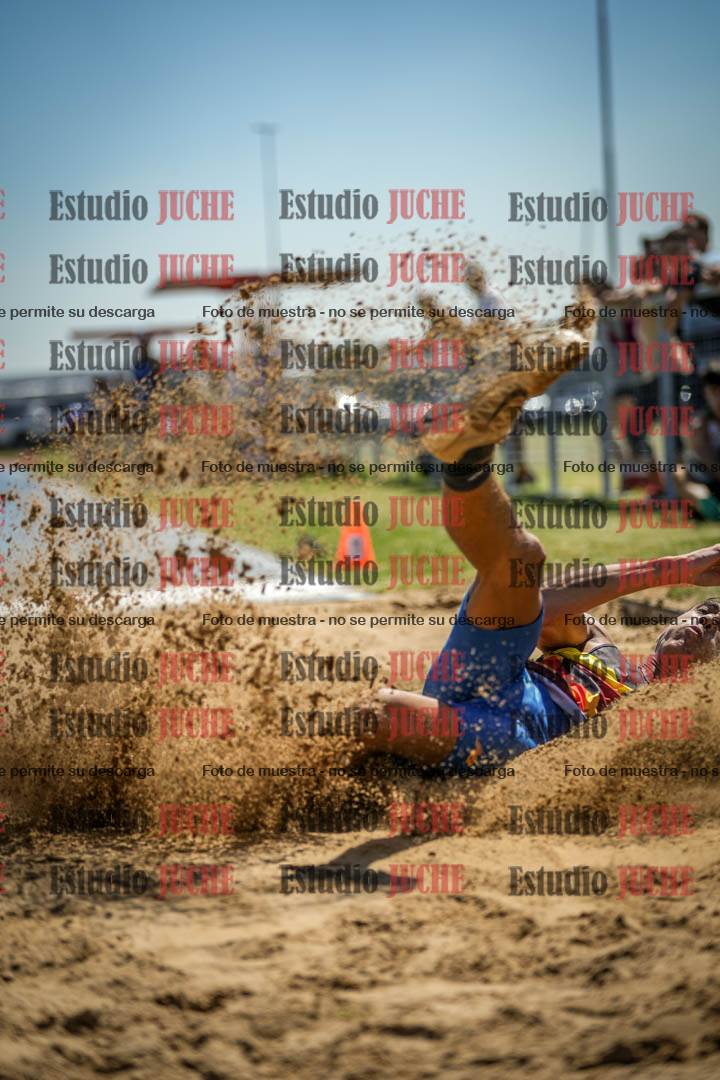Fotos del salto en largo de varones - mayores