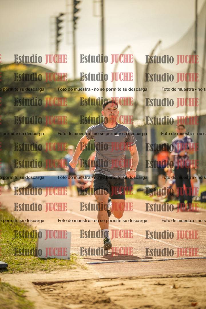 Fotos del salto en largo de varones