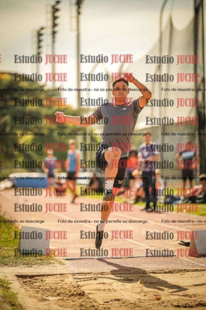 Fotos del salto en largo de varones