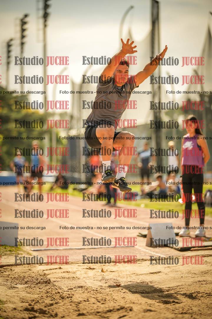 Fotos del salto en largo de varones