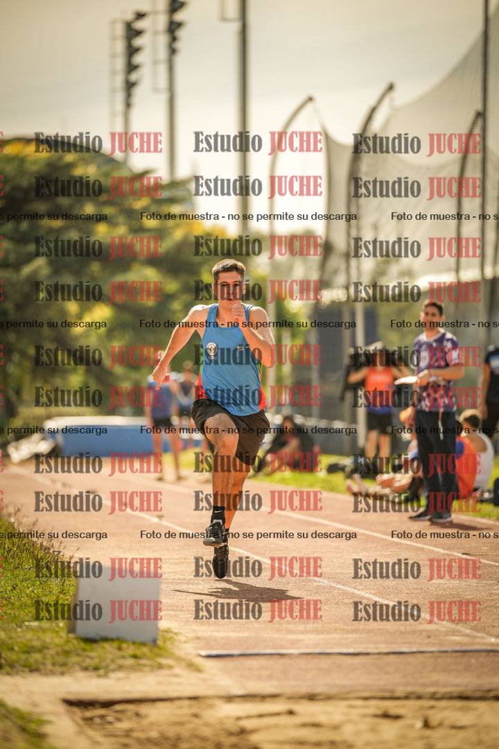 Fotos del salto en largo de varones