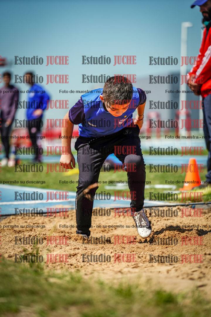 Fotos del salto en largo de varones - U12